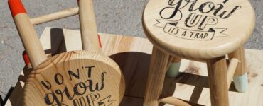 Sgabelli di legno