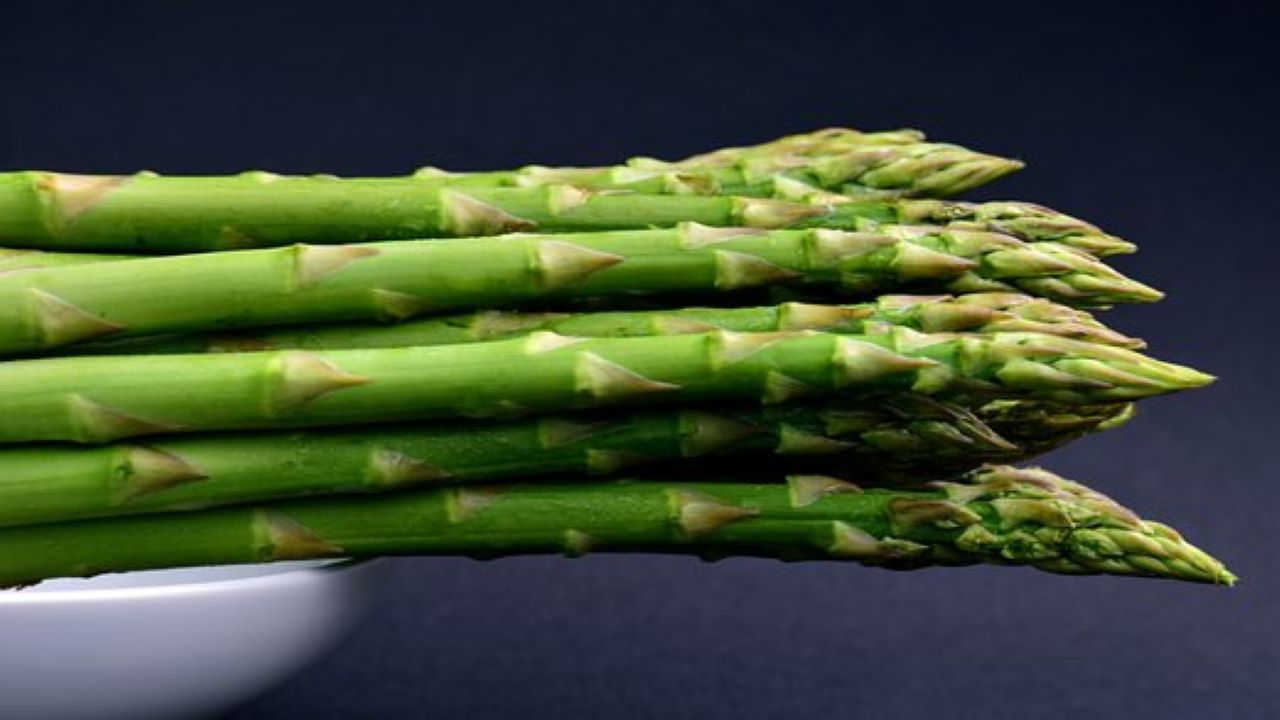 asparagi in mazzo