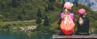Bambini in mezzo alla natura
