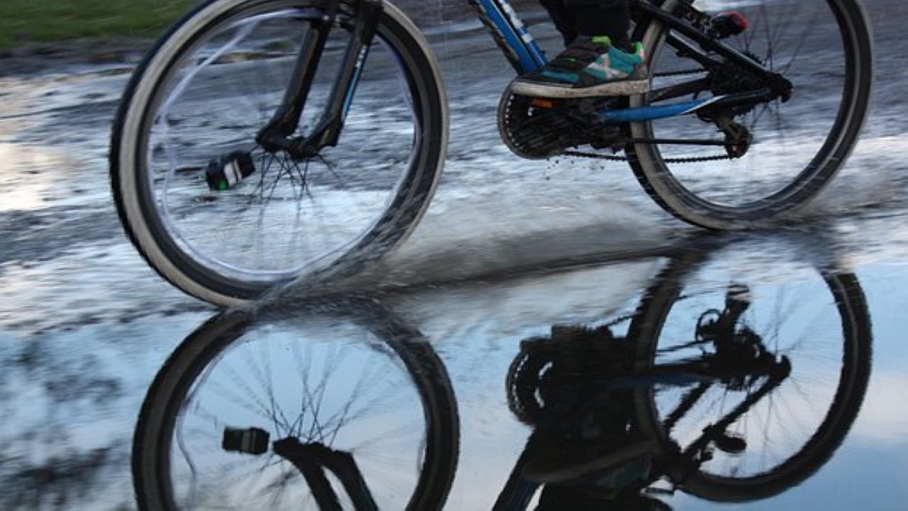 bicicletta con pioggia