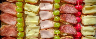 Listeria, tagliere di formaggi e salumi