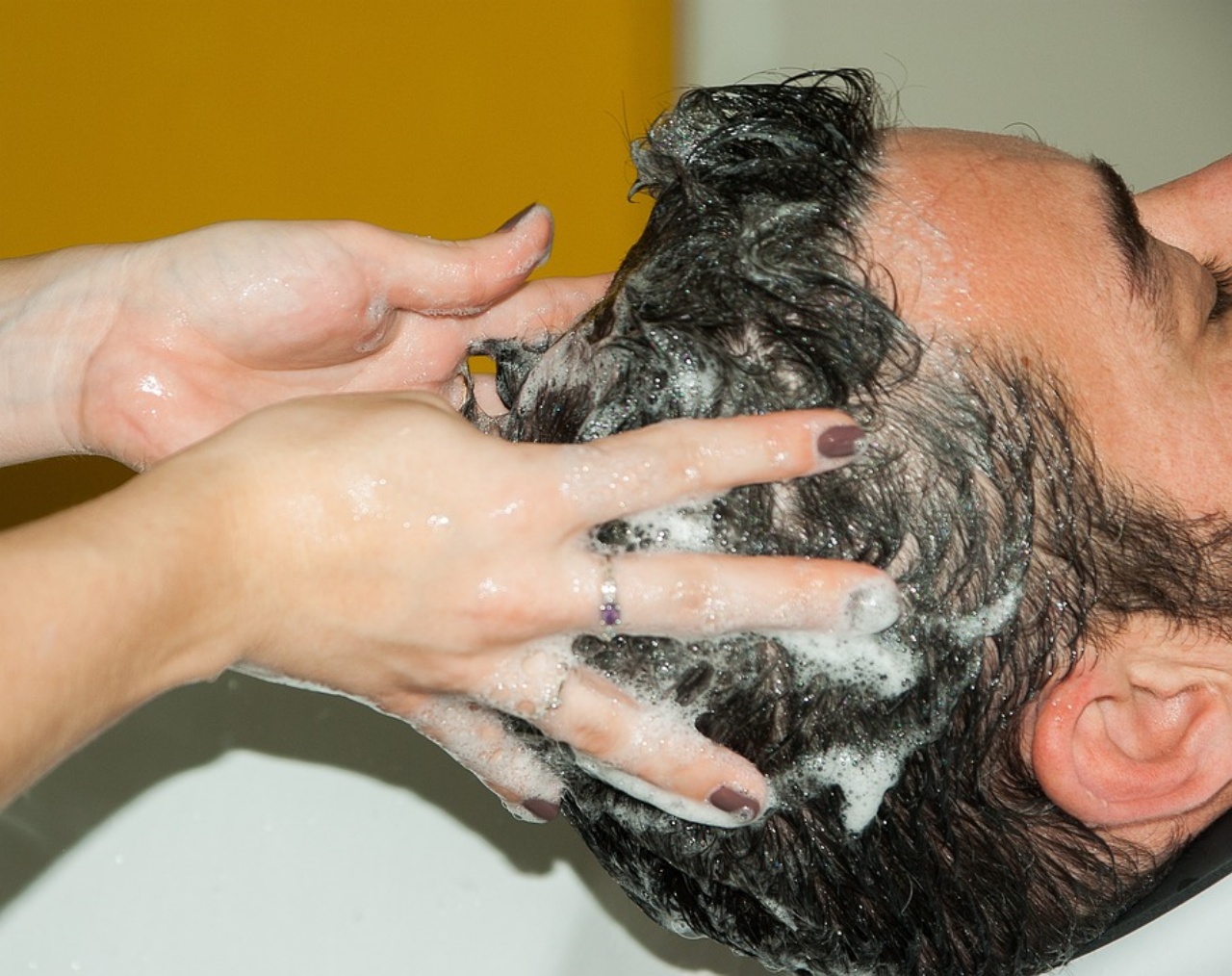 shampoo a secco, trovato benzene cancerogeno