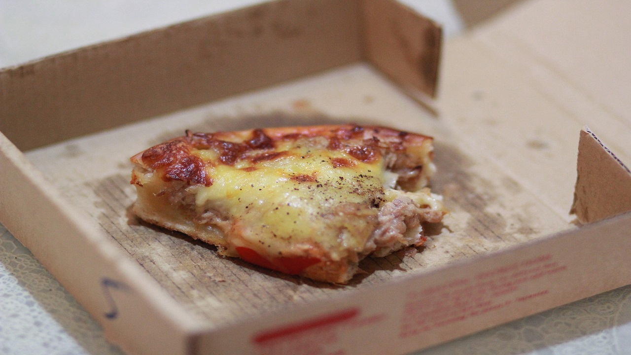 Spreco alimentare: pizza nella doggy bag