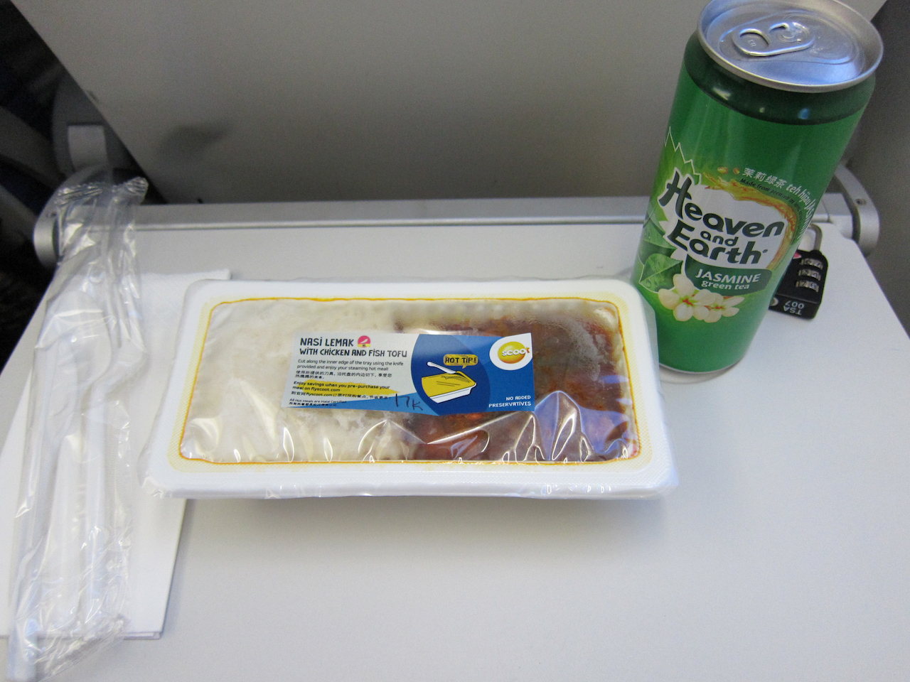 Bevanda e cibo in aereo