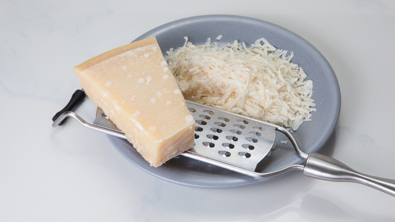 formaggio grattugiato, ecco come conservarlo