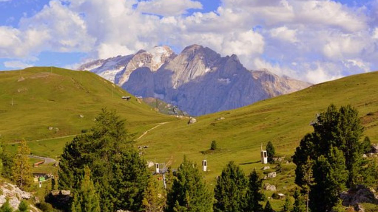 catena montuosa vicina alla Marmolada