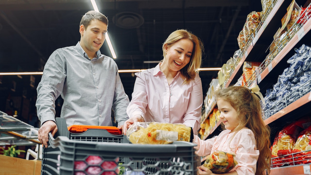 Famiglia al supermercato