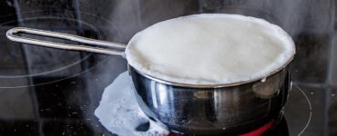 Acqua che bolle e sporca la cucina