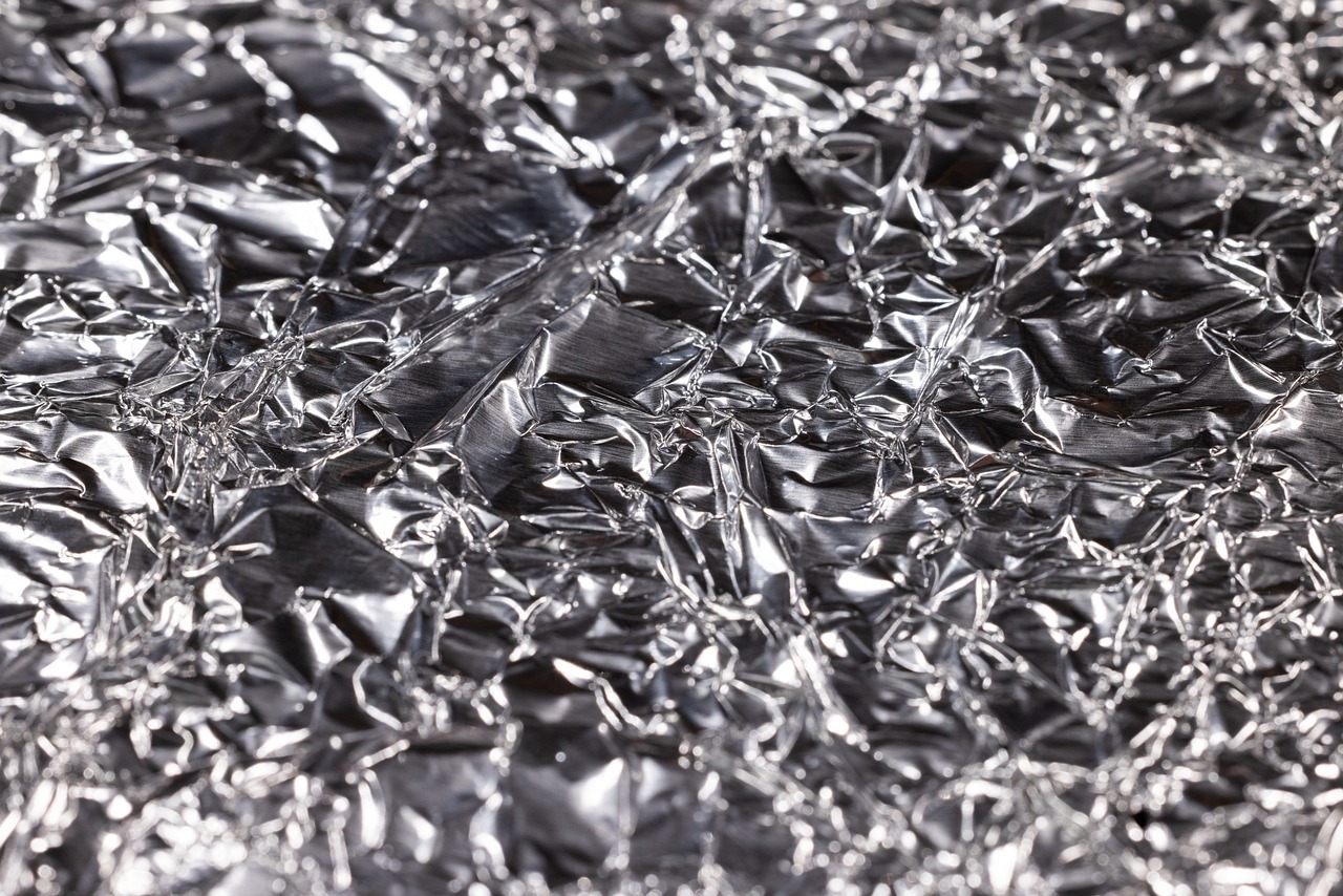Foglio di alluminio con le pieghe
